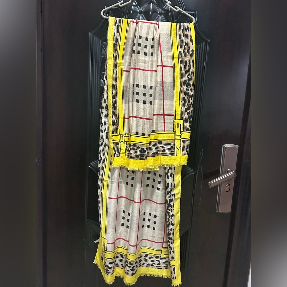 Burberry London shawl. Used . Condition 9/10 - Picture 6 of 7